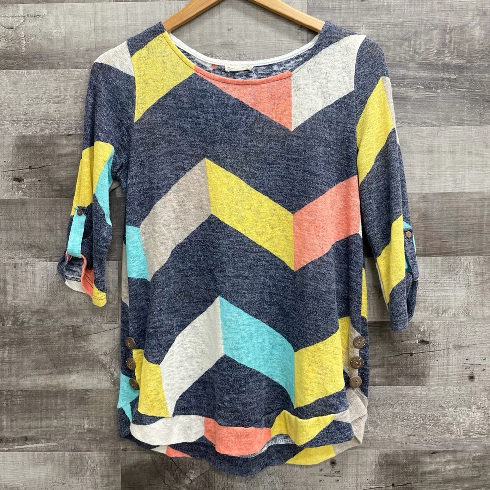 Hi-Low Multi Color Button Detail Chevron Top Tee Shirt Tunic Sz. Small
